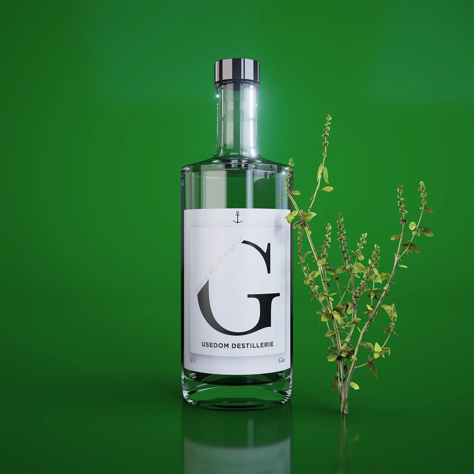 Gin-Flasche der Usedom Destillerie mit Glasdetails und pflanzlichen Elementen