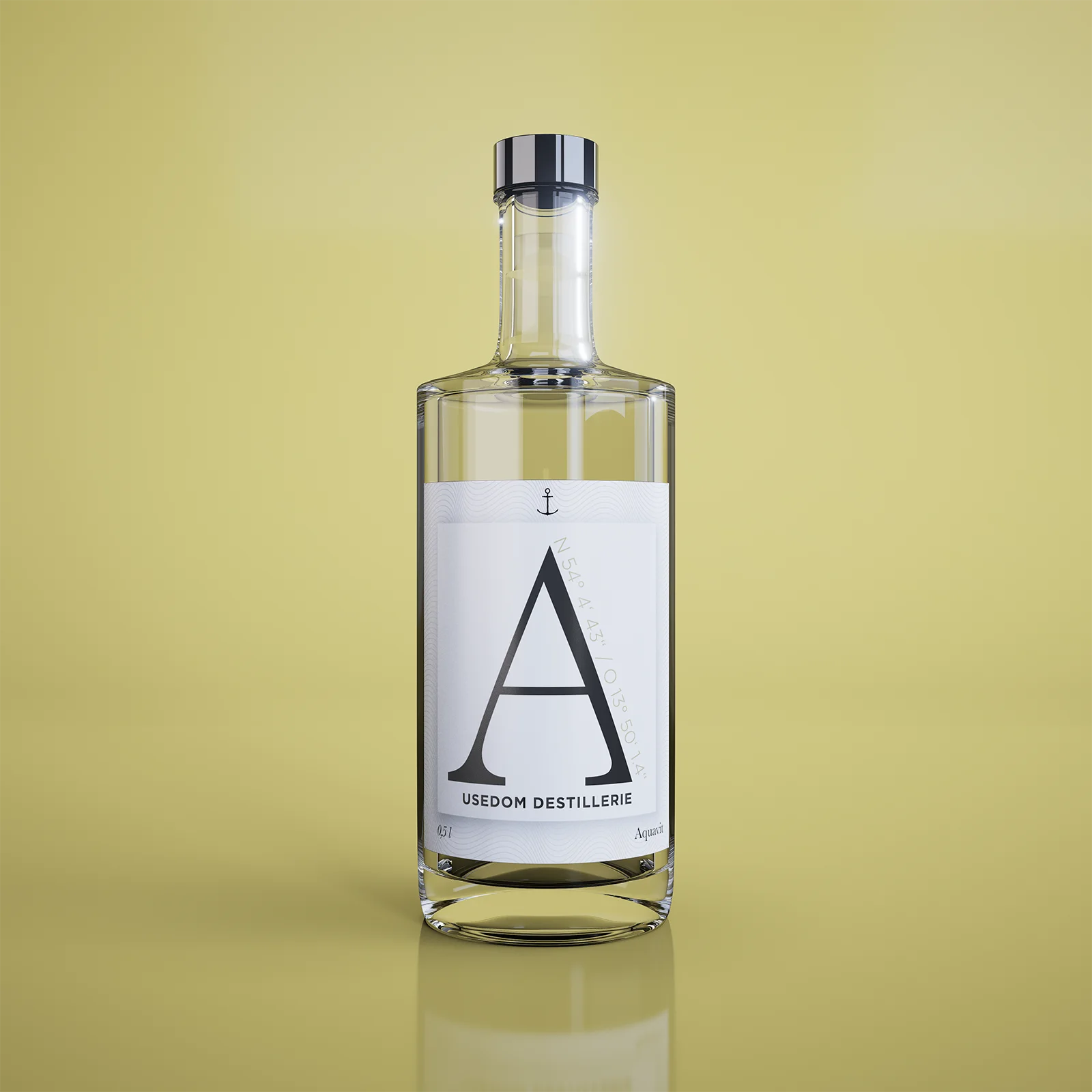 Gin-Flasche der Usedom Destillerie mit Glasdetails und pflanzlichen Elementen – Ansicht 4
