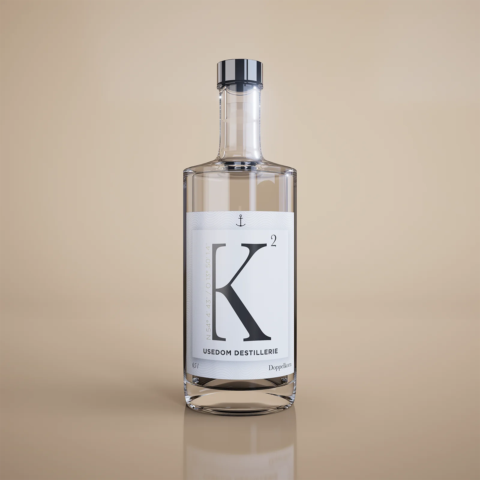 Gin-Flasche der Usedom Destillerie mit Glasdetails und pflanzlichen Elementen – Ansicht 9