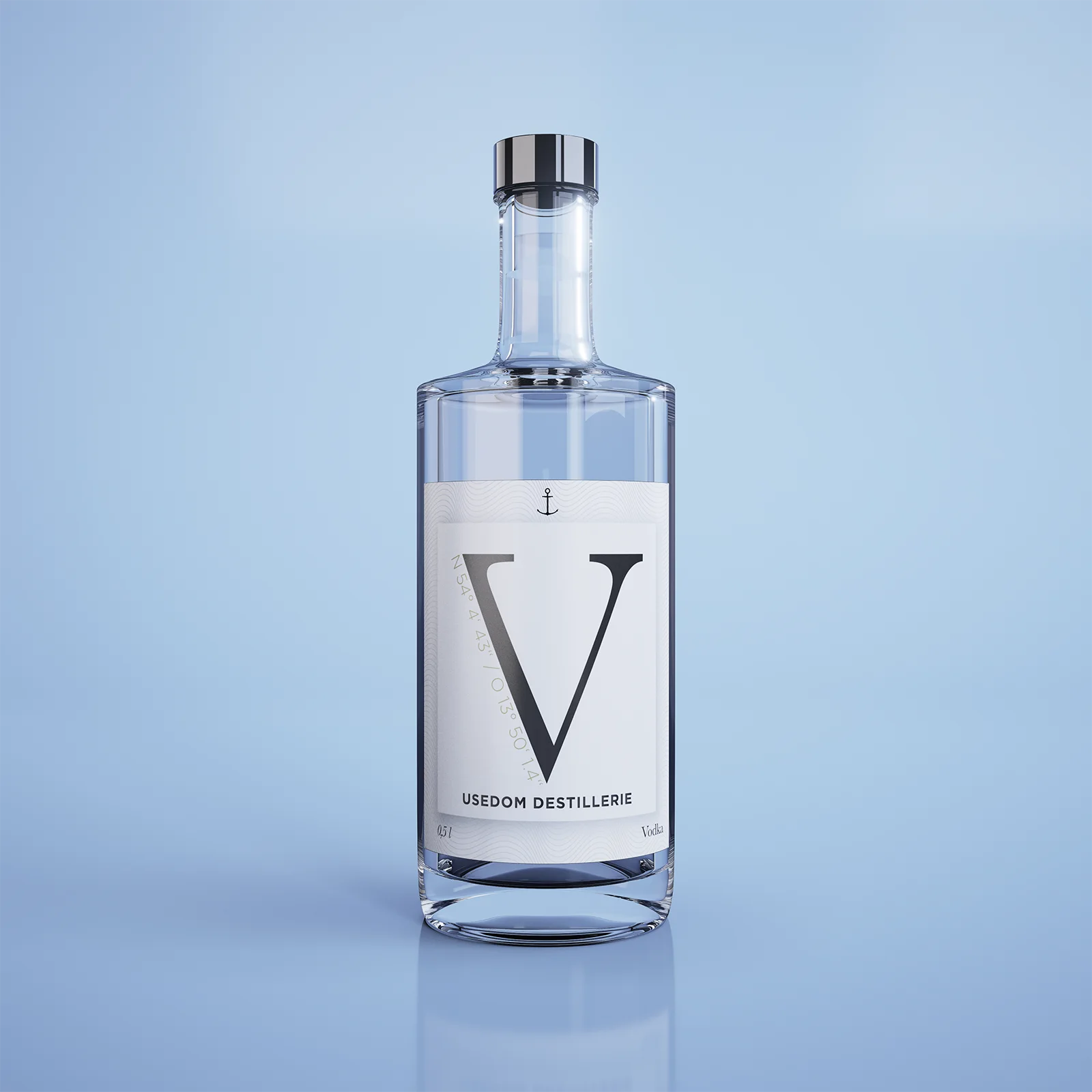 Gin-Flasche der Usedom Destillerie mit Glasdetails und pflanzlichen Elementen – Ansicht 10